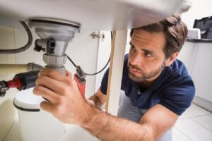 The Key Differences Between Regular and Emergency Plumber Contractors 