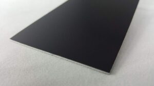 What are the reasons behind the popularity of black anodised aluminium in the automotive industry