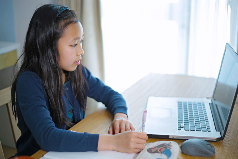 How Virtual English Learning Builds Strong Language Skills