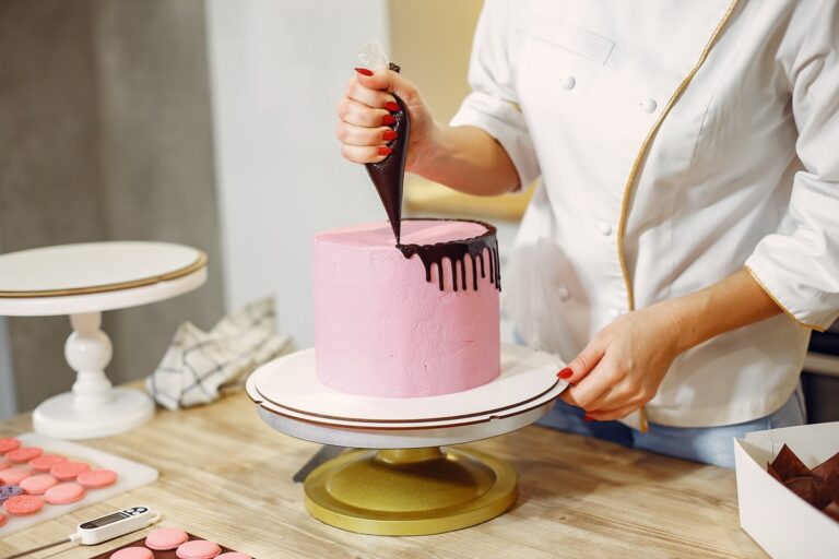 Top Reasons to Choose a Custom Cake for Your Celebration